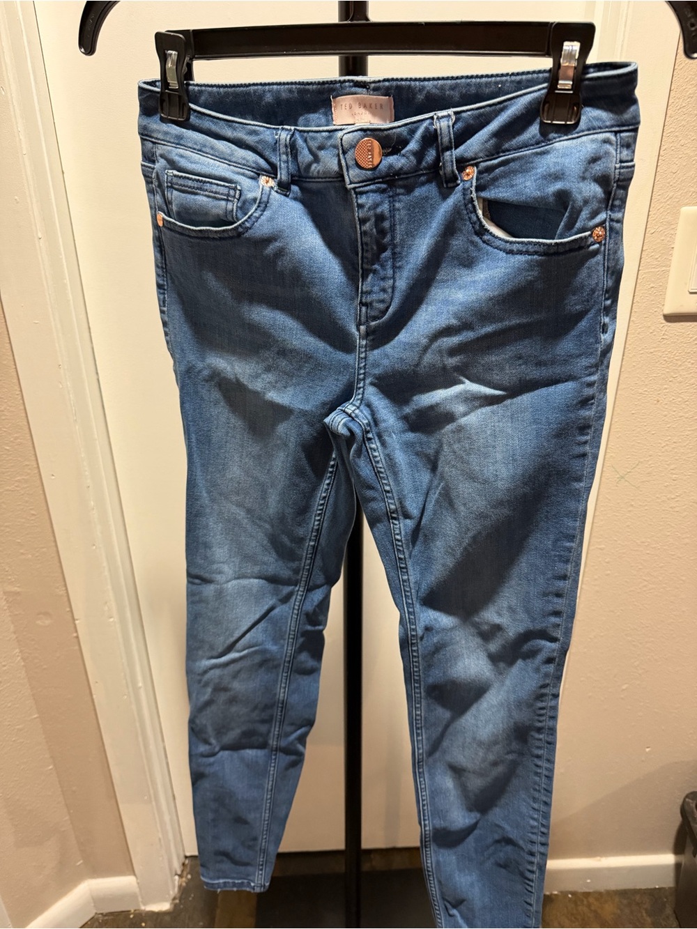 Ted Baker London Skinny Jeans – Size 28 – Medium Wash